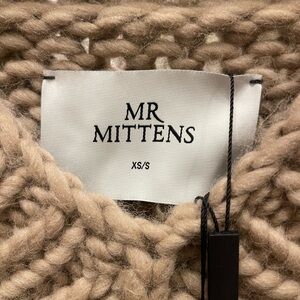 Mr Mittens Chunky Cashmere Sweater
Never worn, comes w/ tag
ALL SALES ARE FINAL
